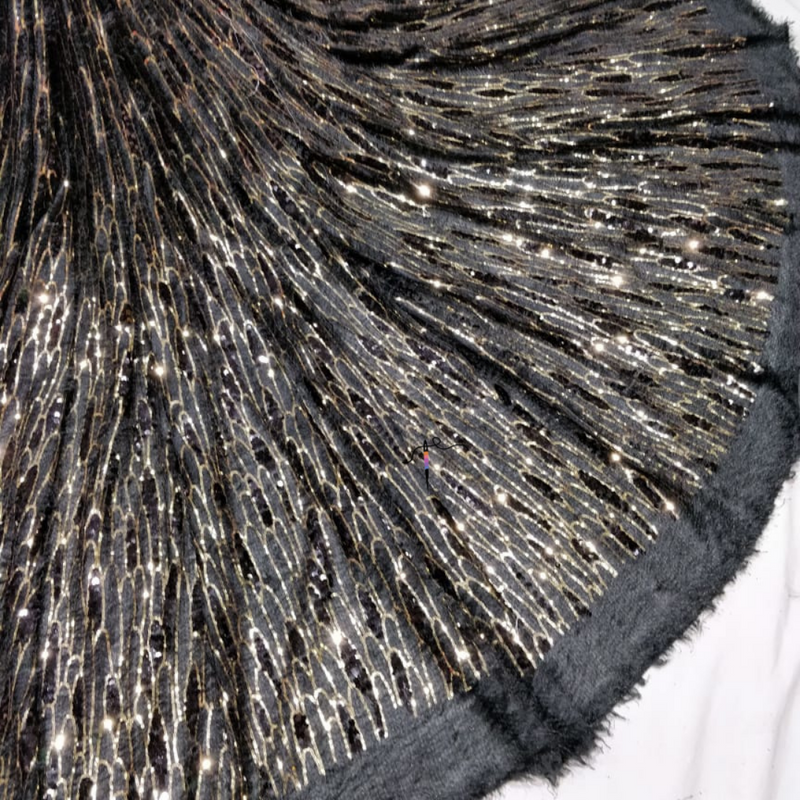 Sequin Tassles on fur nett, 58”